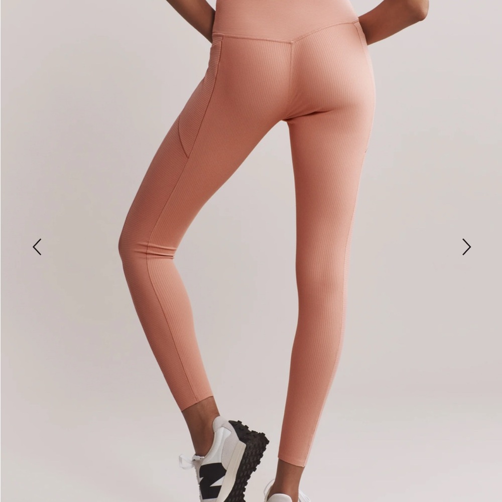 RHONE Ripple 7/8 Pocket Legging Cameo Pink - Picture 2 of 4